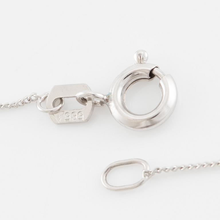 Necklace 14K white gold with green tourmaline.