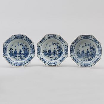 TALLRIKAR, 3 st, porslin, Kina, Qianlong 1736-1795.