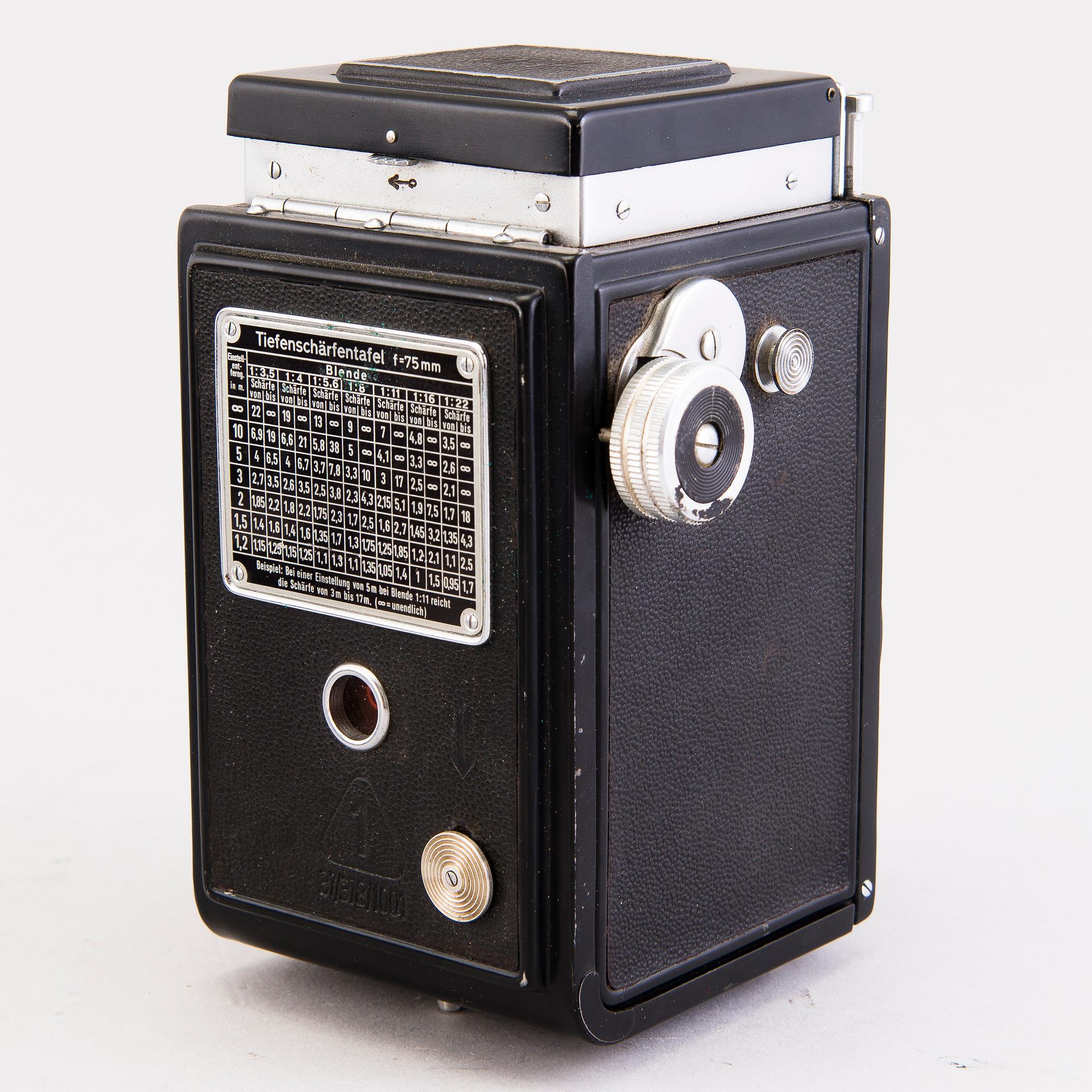 Set of five cameras, with accessories, 1920-50-tal.