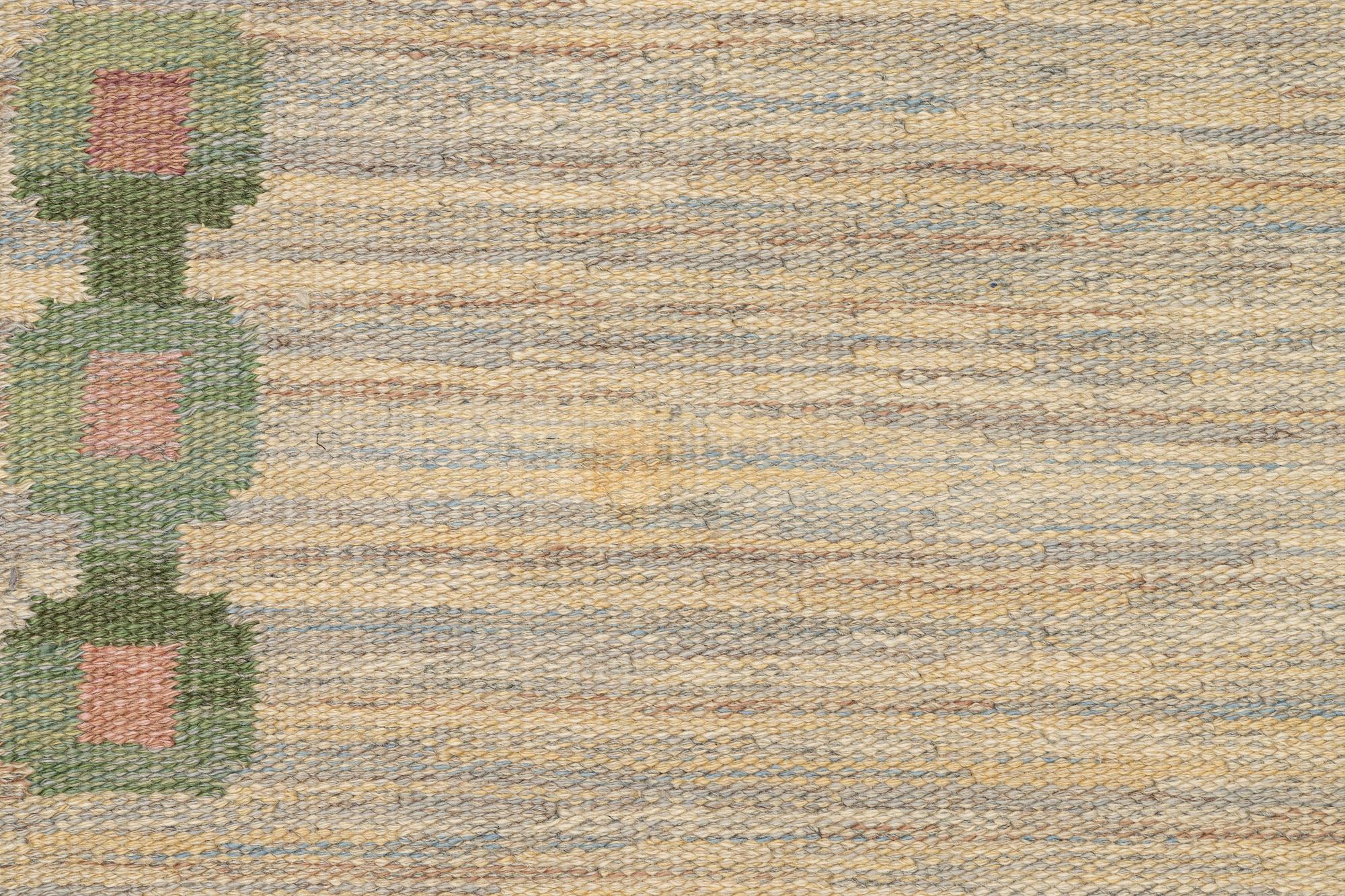 Matta, rölakan, ca 300 x 200 cm, signerad SW.