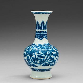 1713. A blue and white vase, Qing dynasty, Kangxi (1662-1722).