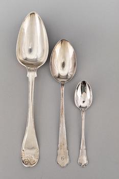 PARTI SKEDAR, 18 delar, silver, olika modeller, bla Pehr Georg Fröberg, Norrtälje. 1800/1900-tal. Tot vikt ca 545 g.