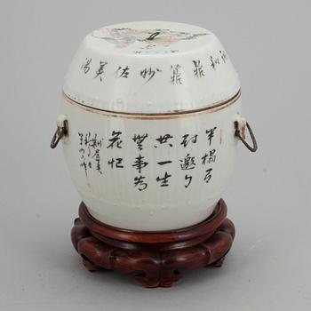 KÄRL med LOCK, porslin, Kina ca 1900.