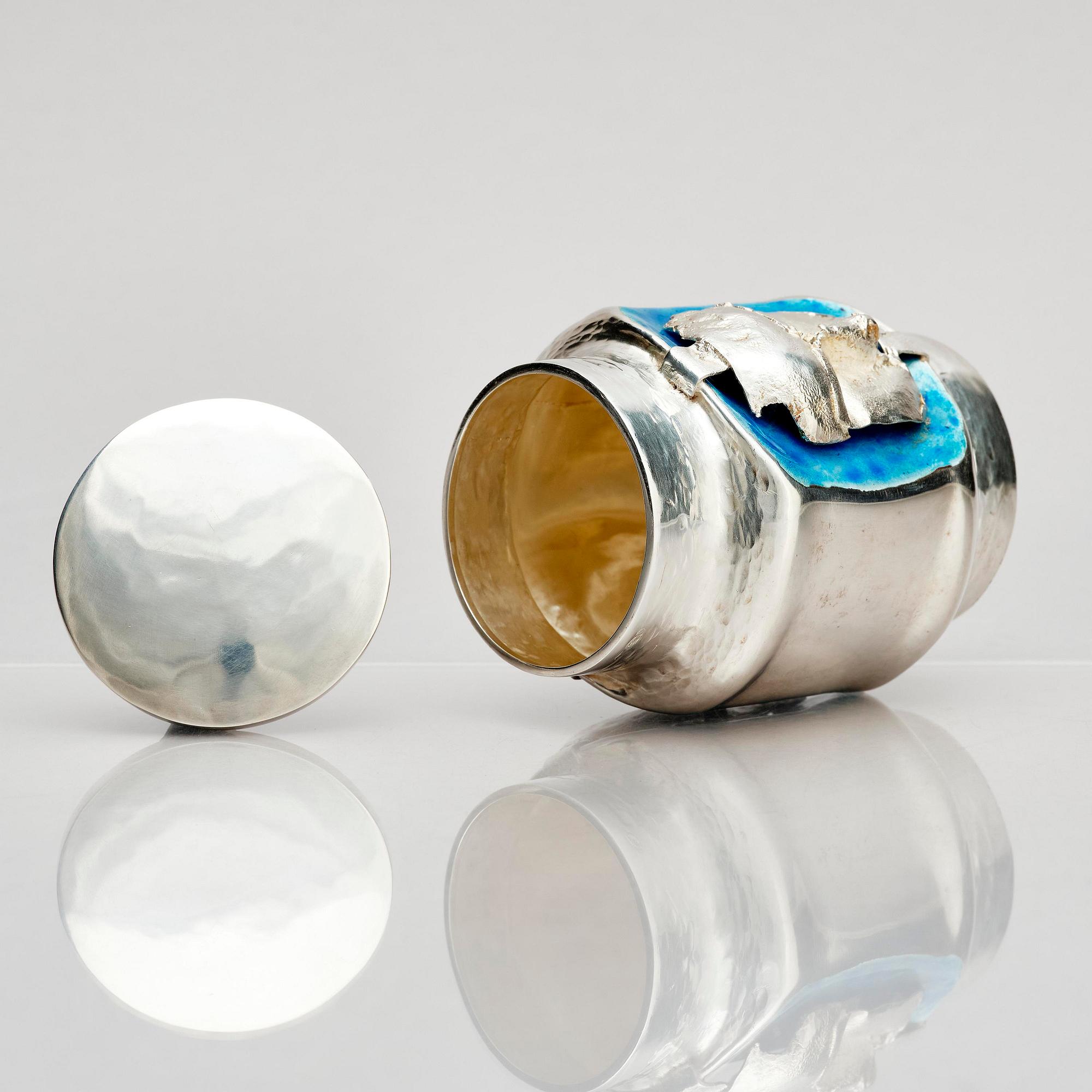 Lars Arby, a sterling silver and enamel box with lid, Gothenburg, Sweden 1975.