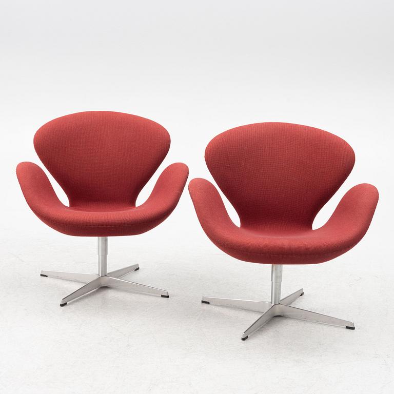 Arne Jacobsen, armchairs, a pair of "Swan", for Fritz Hansen, Denmark, 2004.