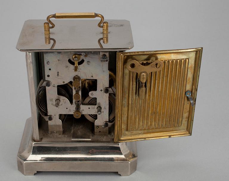 VÄCKARKLOCKA/SPELDOSA, metall, jugend.