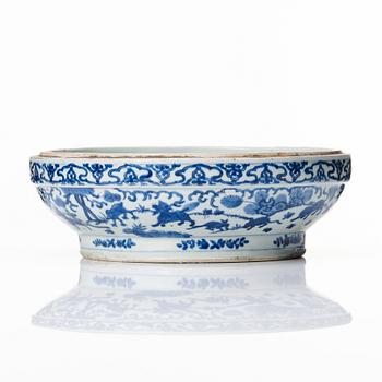 A Chinese blue and white box without cover, Ming dynasty with Wanli mark and period (1572-1620).