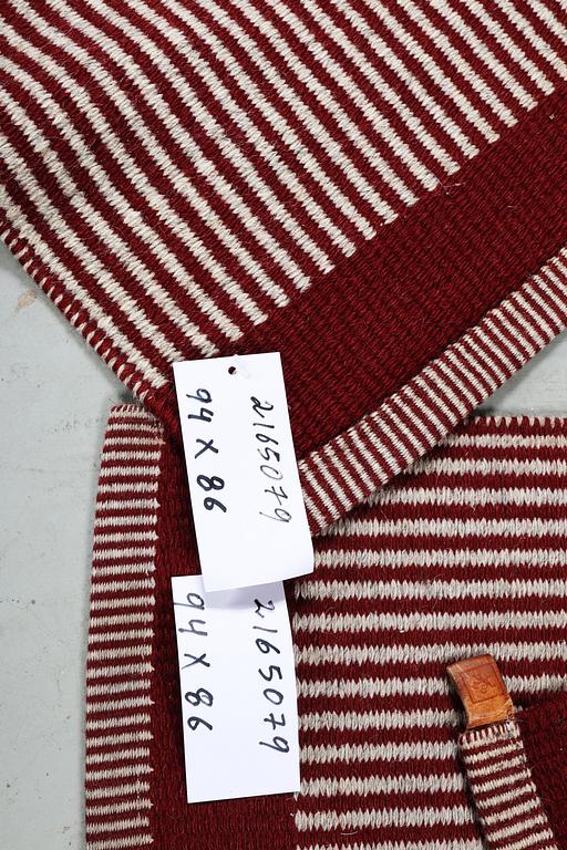 A pair of carpets, Kasthall, ca. 94 x 76 cm & ca. 94 x 86 cm.