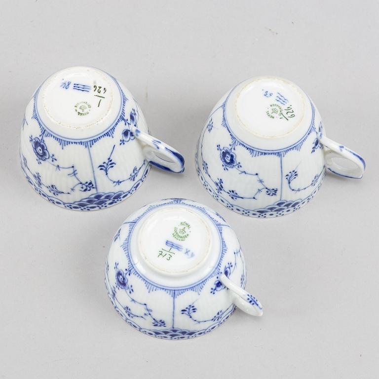 Royal Copenhagen, mat- samt kaffeservis, 85 delar, porslin. "Musselmalet", Danmark, 1900-tal.