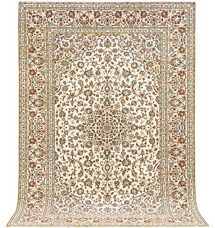 A Kashan carpet, c. 295 x 197 cm .