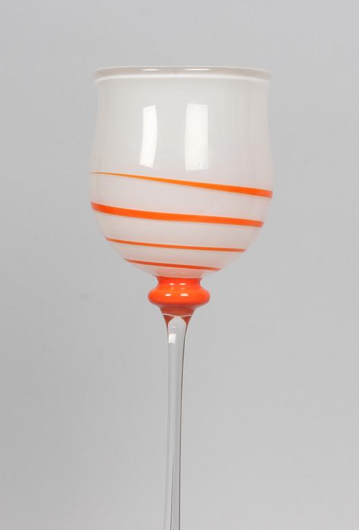 POKAL PÅ FOT, glas. Osignerad.