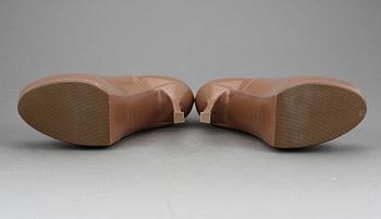 PUMPS, Yves Saint Laurent.