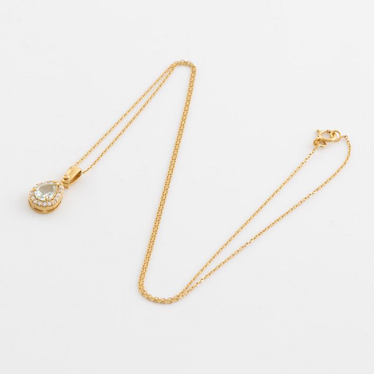Hänge, 18K vitguld med ljus akvamarin och briljantslipade diamanter, med kedja.