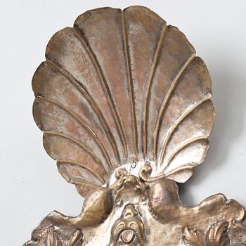 LJUSPLÅTAR, för ett ljus, ett par, barock, 1600-talets senare del, Sverige eller Tyskland/Nederländerna.