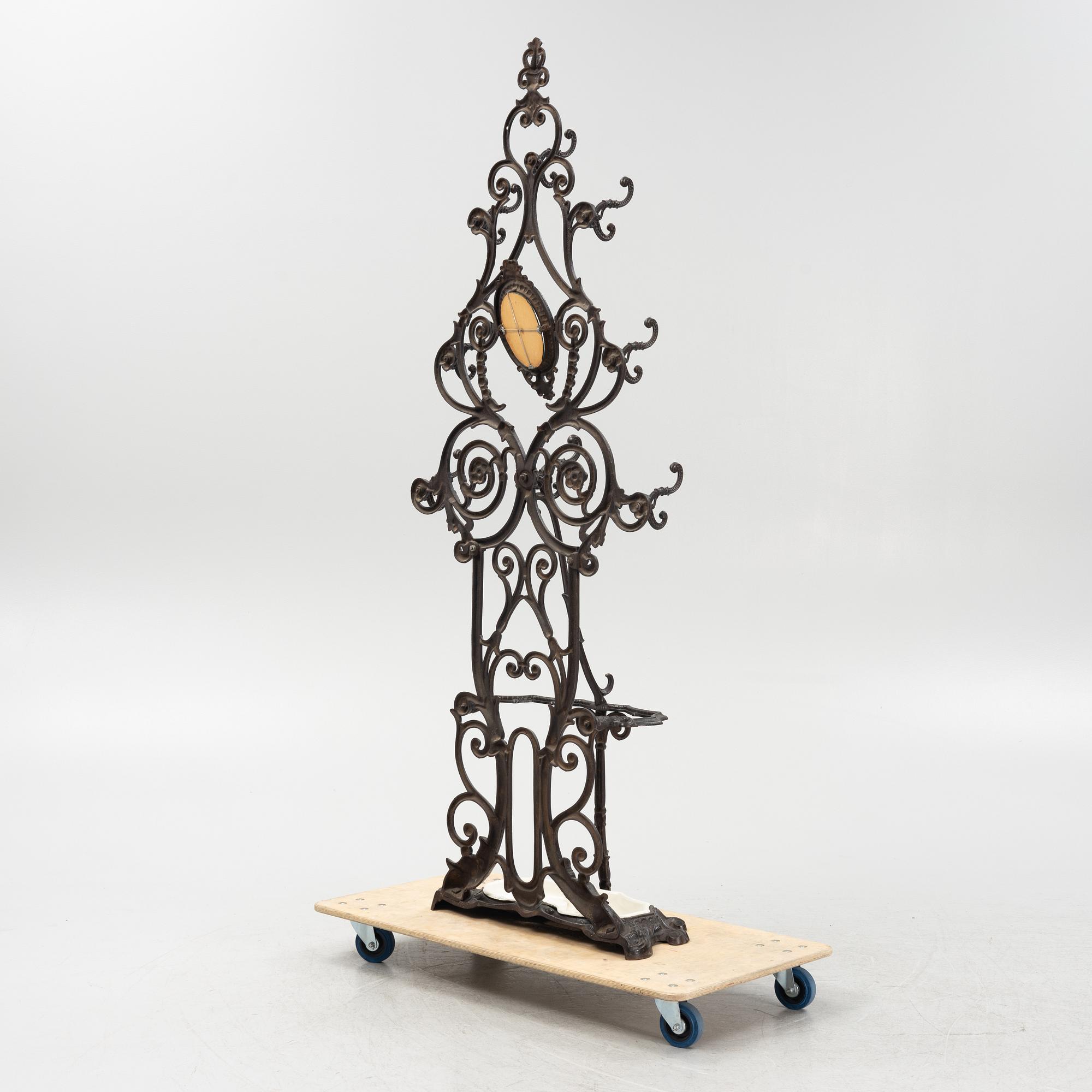 A coat rack, first half of the 20th Century.