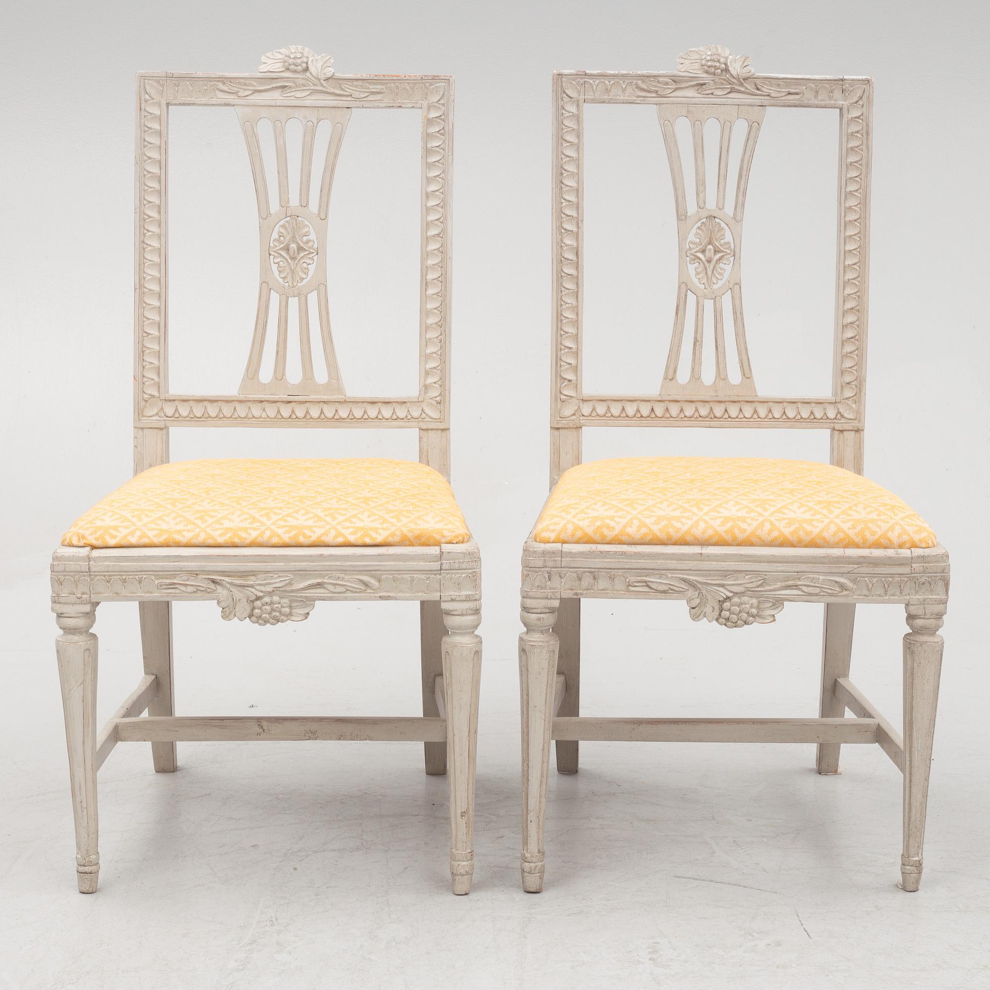 Stolar, ett par, sengustavianska, Lindome, omkring 1800.