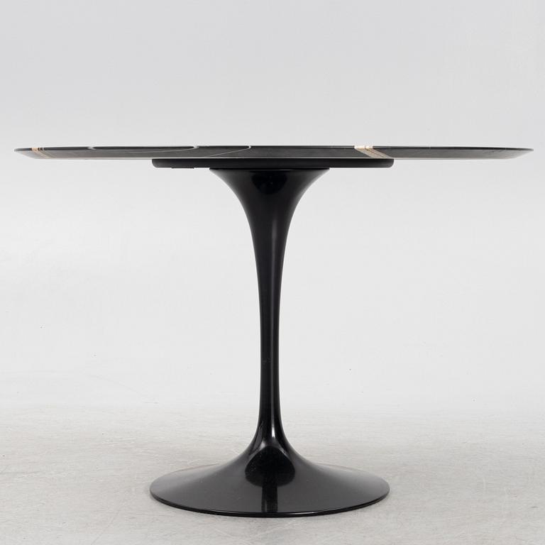 Eero Saarinen, a dining table, "Tulip", Knoll Studio.