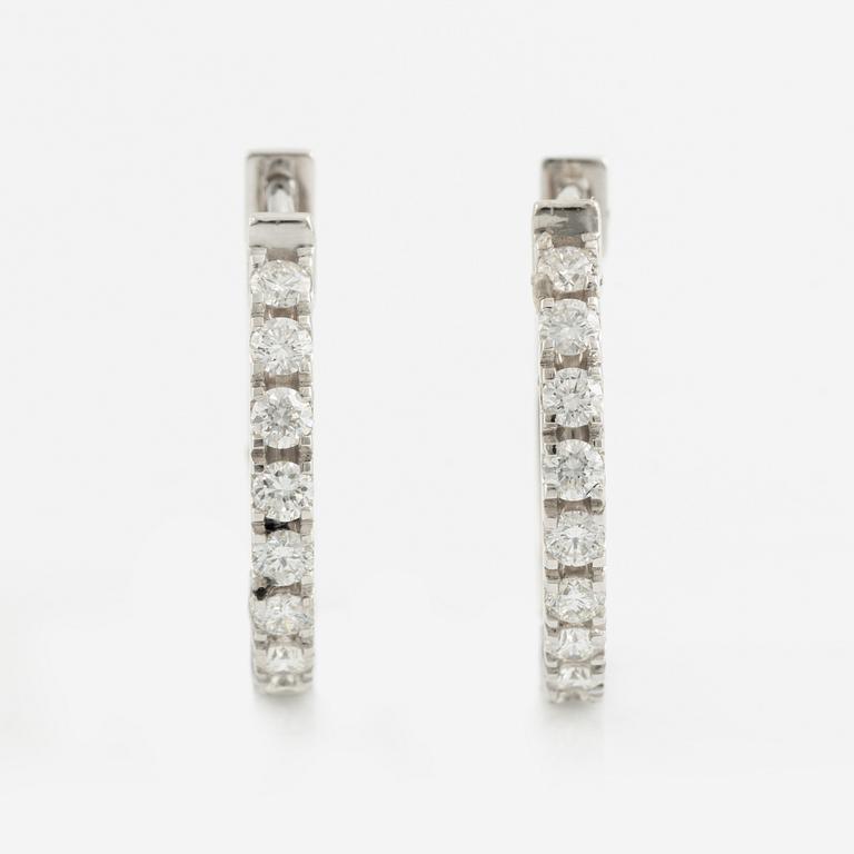 Brilliant cut diamond hoop earrings, total ca 0,76 ct.