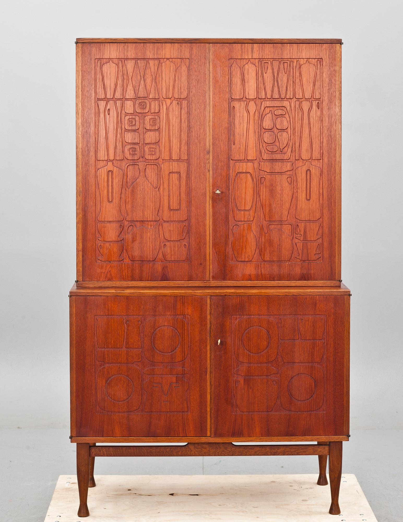 SKÅP. "Krus" Yngve Ekström, märkt Westbergs Möbler AB i Tranås, 1950-tal.