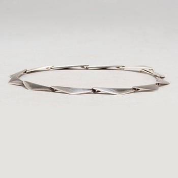 A Hans Hansen sterling silver necklace. Denmark, 1960s.