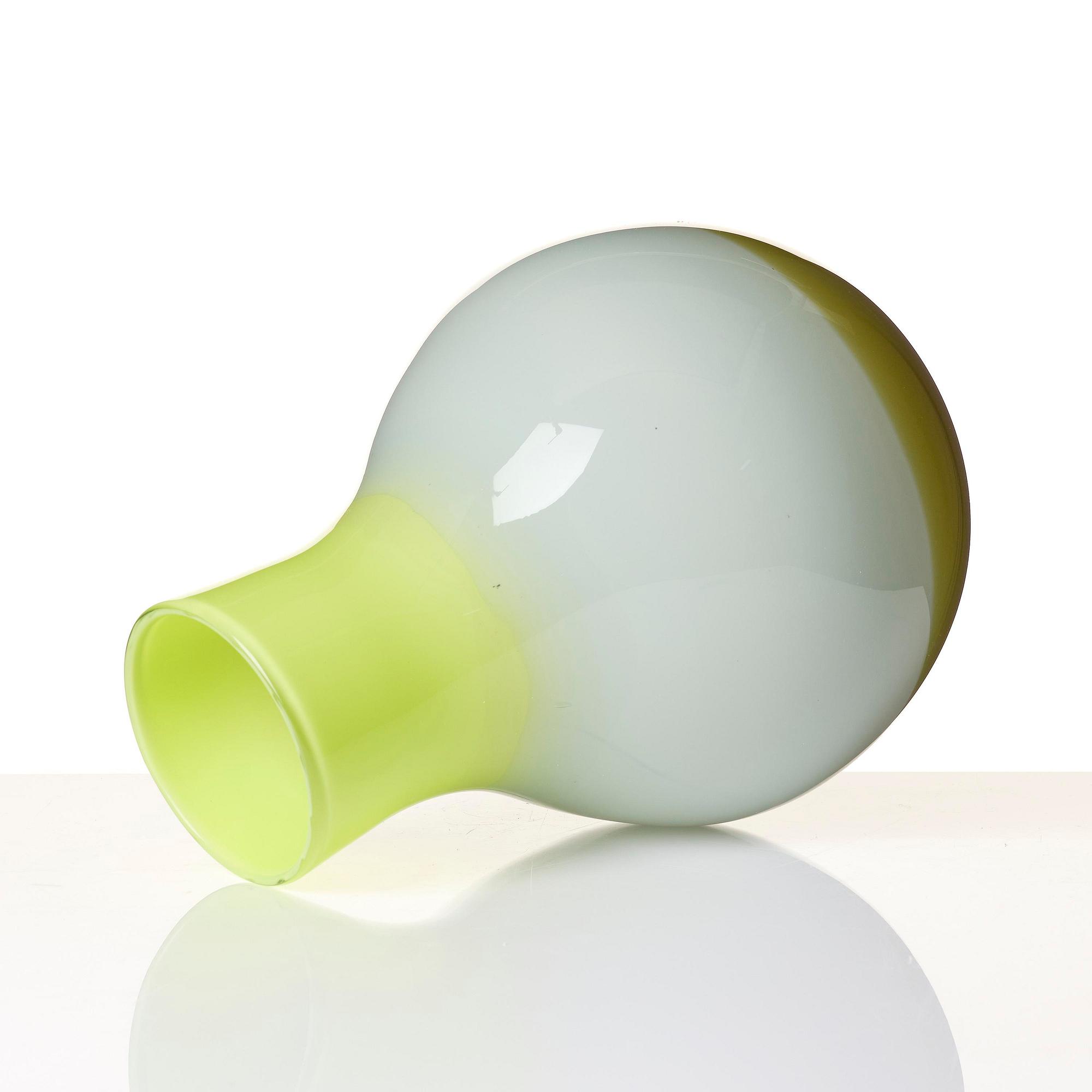 Gunnel Sahlin, urna, glas, Pilchuck Glass School, Seattle, 1995, blåst av Dante Marioni.