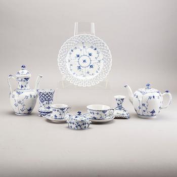 A TEA- AND COFFEESET MUSELMALET ROYAL COPENHAGEN 42 PCS.