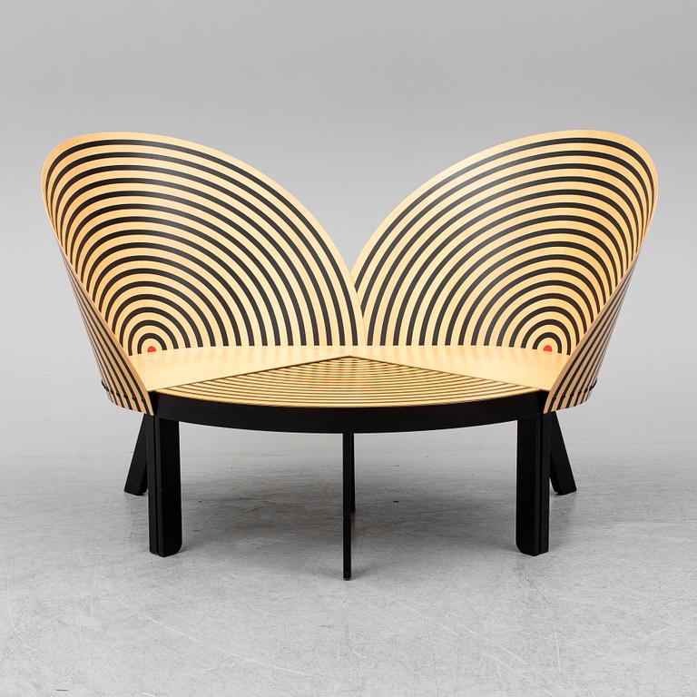NANNA DITZEL, "Bench for two" / 2600 & 2601, bänk samt bord, Frederica Stolefabrik, modell formgiven ca 1989/1990.