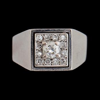 RING, 18K vitguld, med diamanter tot ca 0.47 ct.