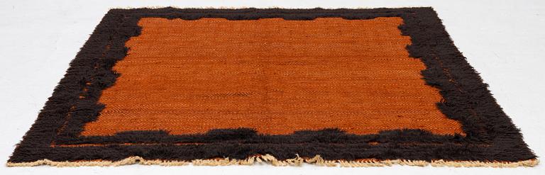 Matta, slätväv ryarelief, ca 200 x 190 cm.