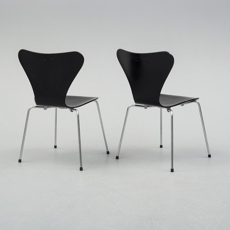 ARNE JACOBSSON, stolar, 7 st, "Sjuan", Fritz Hansen, 1900-talets slut.