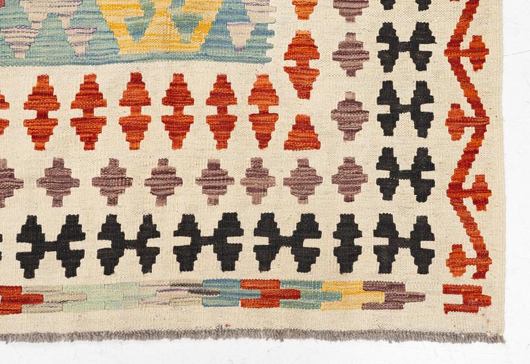 Modern kelim, approx. 345 x 240 cm.