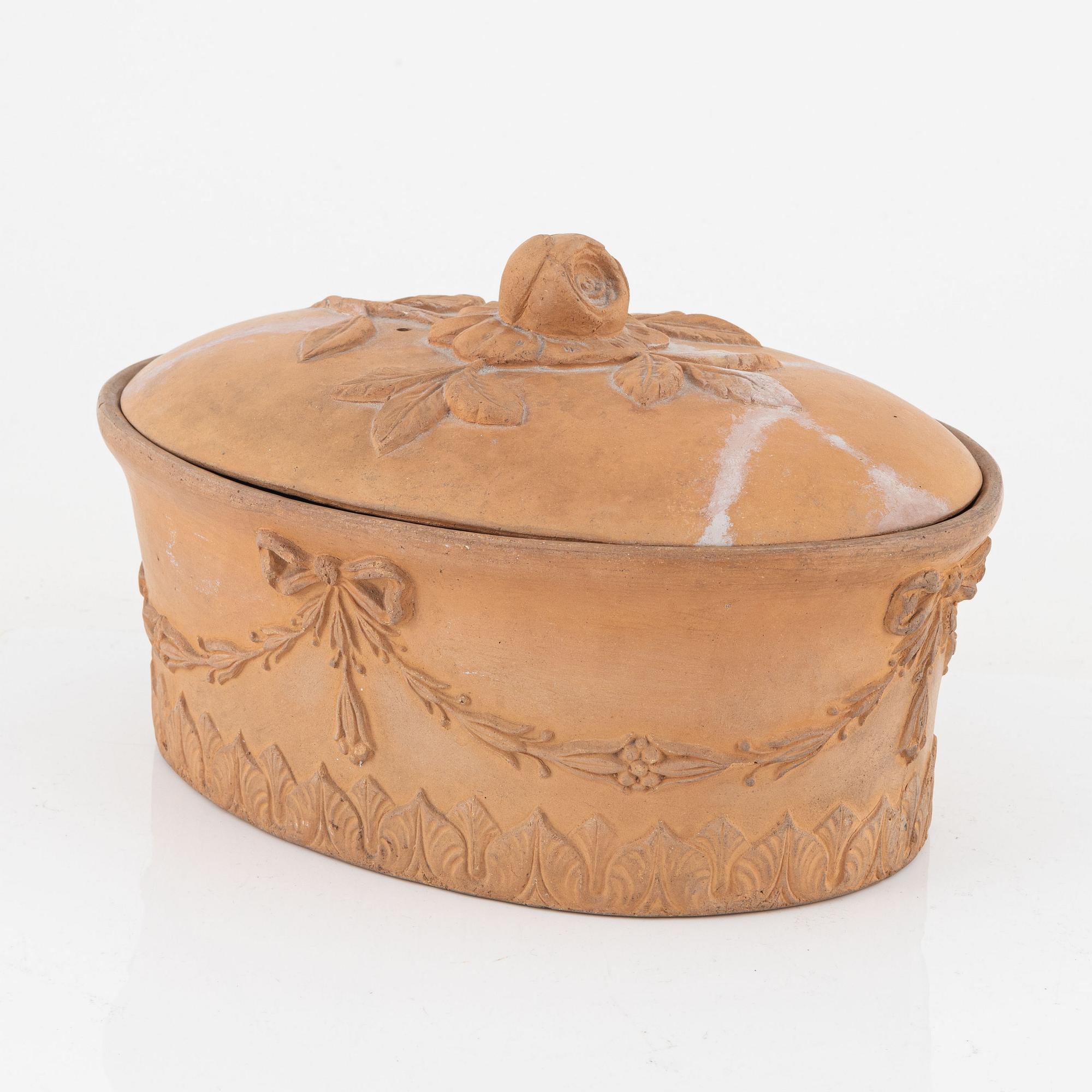 An earthenware pâté form, early 1800.