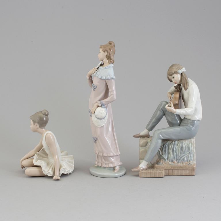 FIGURER, tre stycken, porslin. NAO, Spanien, 1900-tal.