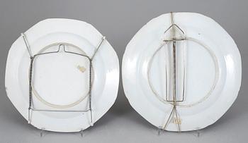 TALLRIKAR, 2 stycken, kompaniporslin, Kina, 1700-tal.