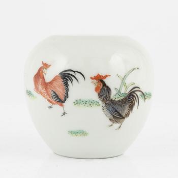 A miniature porcelain urn, China, 20th century.