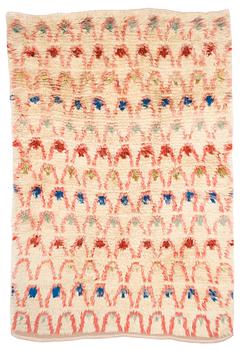 706. RUG. "Bärplockare". Knotted pile (rya). 225,5 x 152 cm. Signed IH.