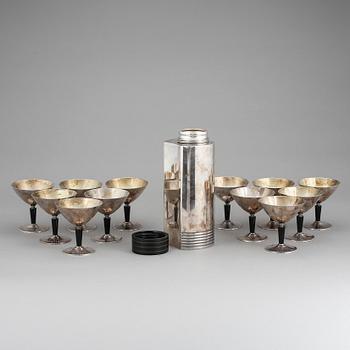 SHAKER samt COCKTAILGLAS, nysilver, 13 delar, Folke Ahrström, GAB, 1936 - 1940, Stockholm.