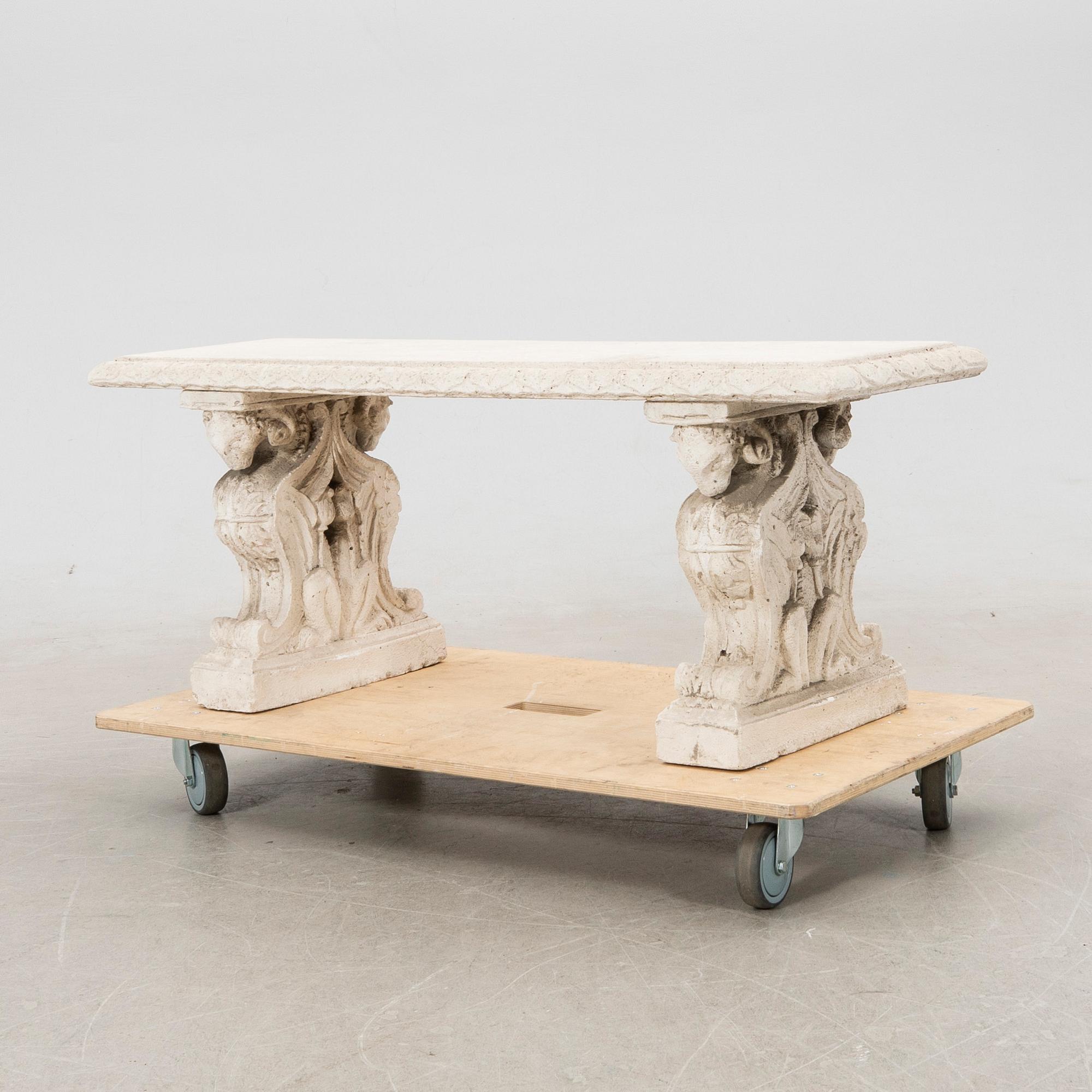 Trädgårdsbänk, betong, 1900-tal.