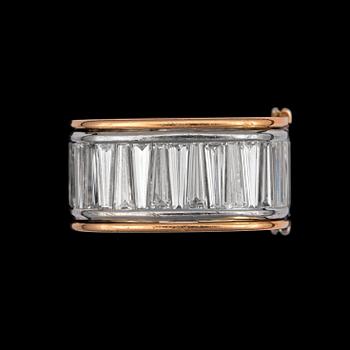 1119. A diamond ring, tapered baguettes app. tot. 3.50 cts. The ring is openable.