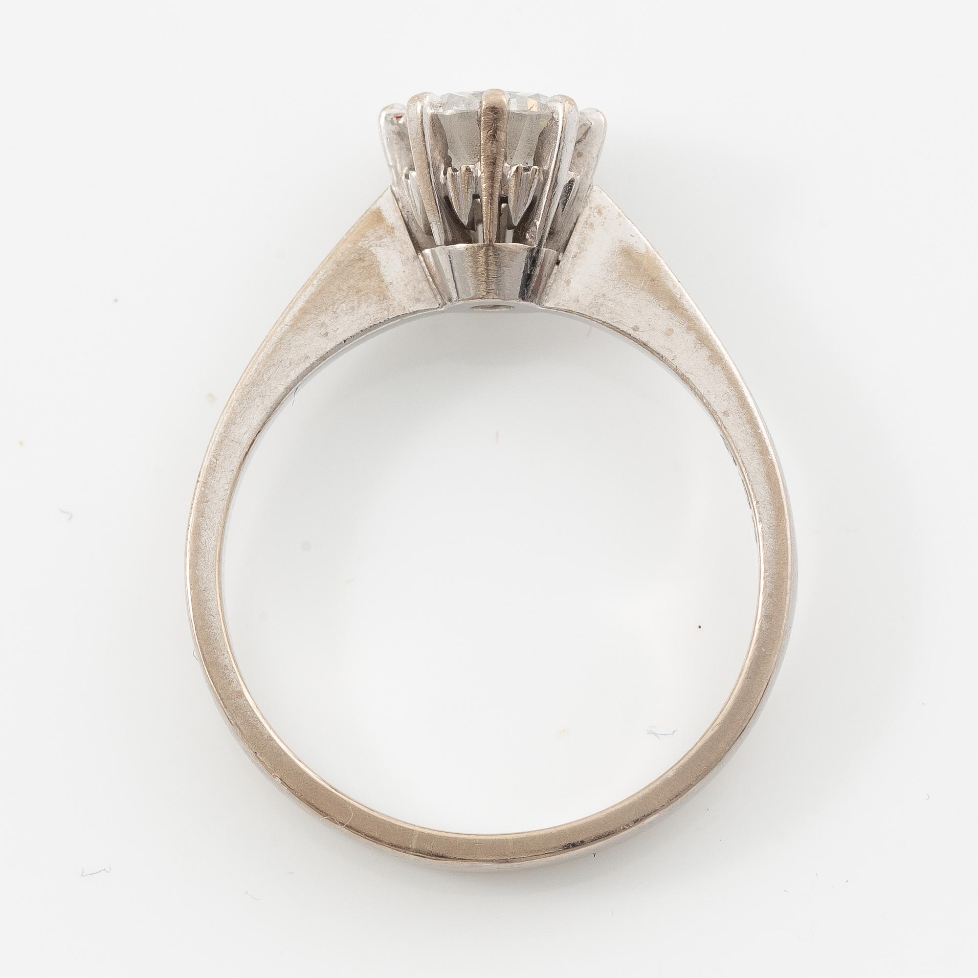 Ring in 18K white gold with brilliant-cut diamond 0.95 ct.