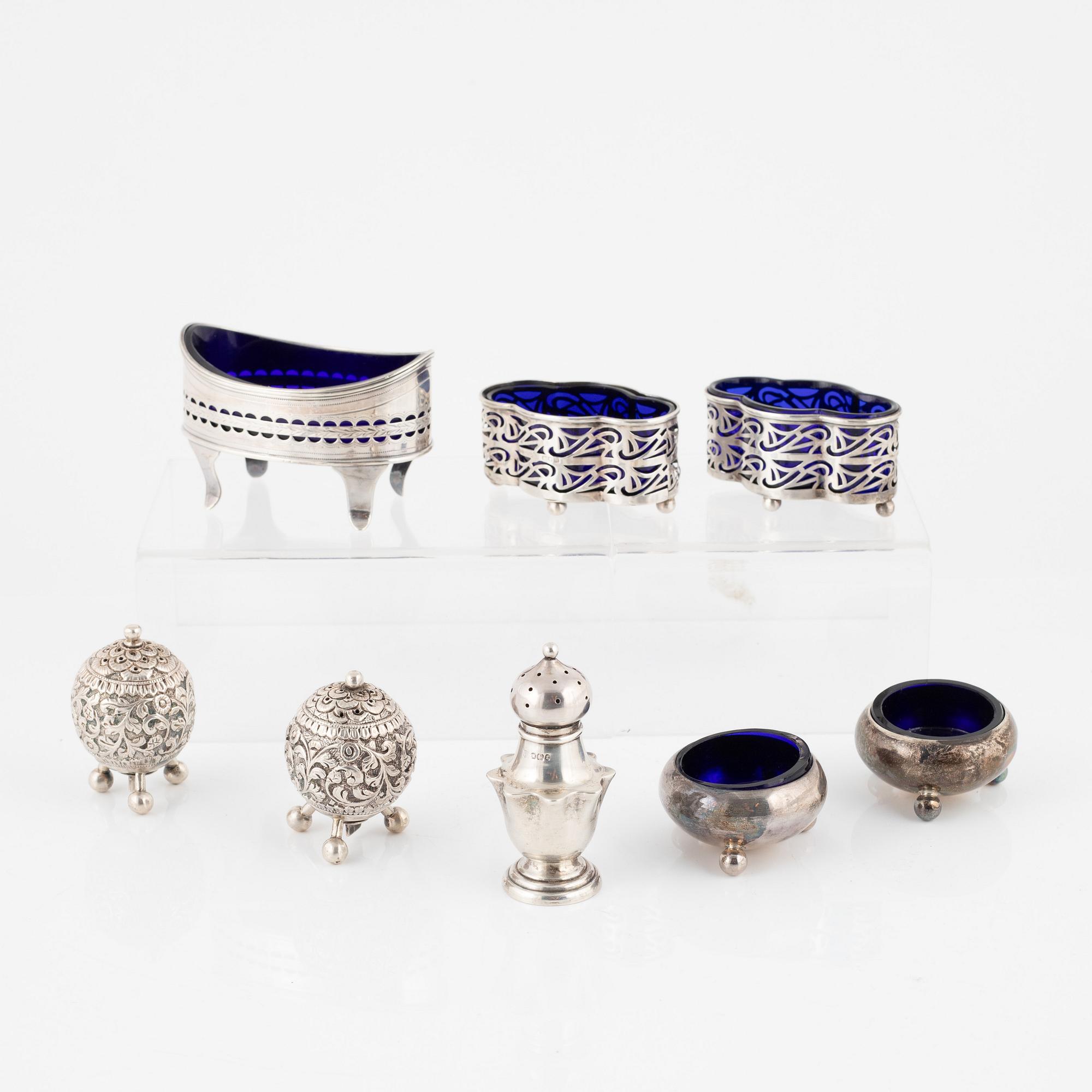 Saltkar och ströare, 8 delar, silver och vitmetall, England, 1800-1909.