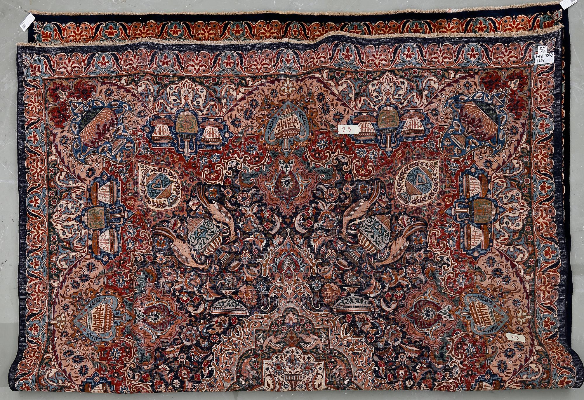 MATTA, figural Kashmar. Ca 402x295 cm.