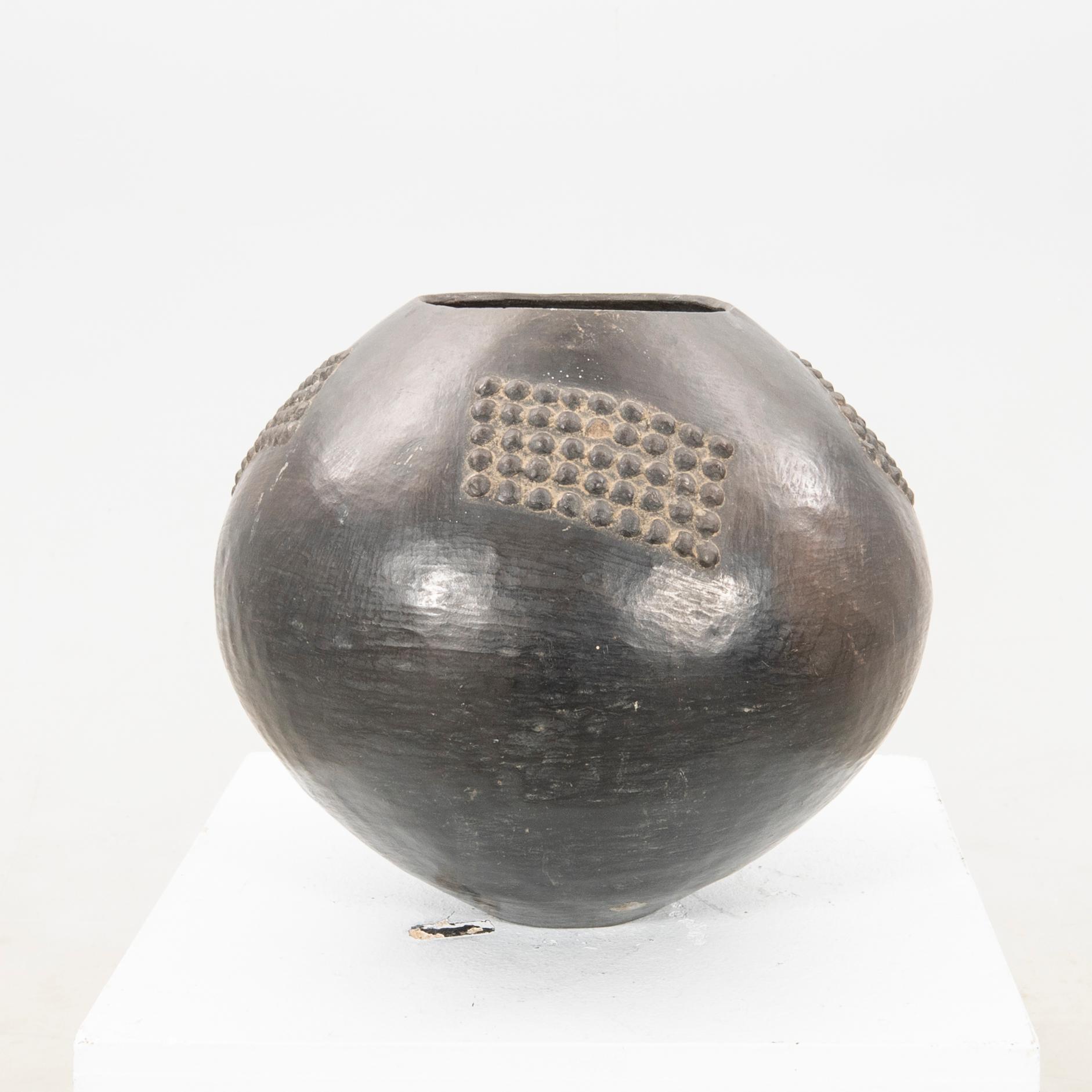 Beer pot Ukhamba, Zulu, South Africa 20th century.