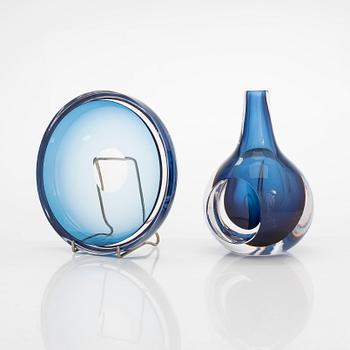 Mona Morales-Schildt, A mid 20th century glass vase and bowl. Kosta, Sweden.