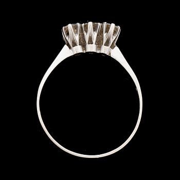 RING, 18k vitguld med gammalslipade diamanter, ca 0,40ct. Vikt ca 2,5g.