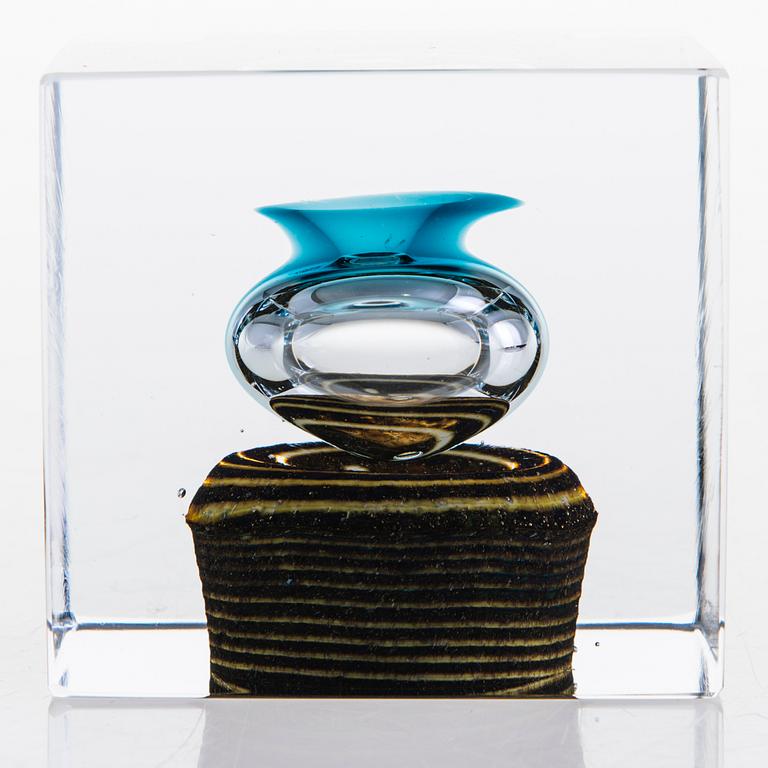 OIVA TOIKKA, an annual cube, signed Oiva Toikka, Nuutajärvi Notsjö.