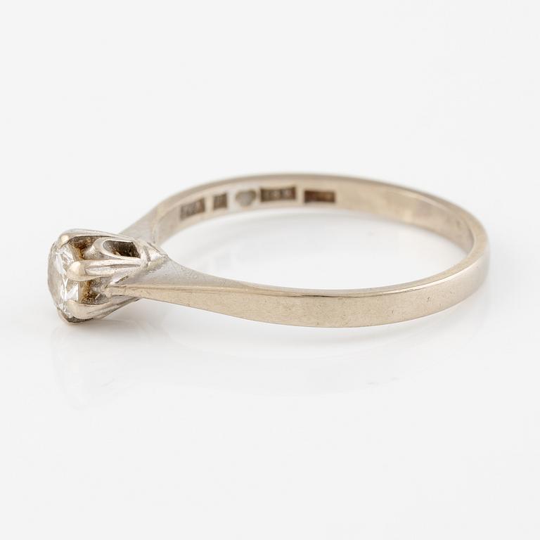 Ring, enstensring, 18K vitguld med briljantslipad diamant.