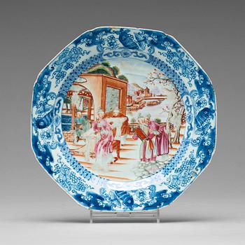 653. A set of eight famille rose dinner plates, Qing dynasty, Qianlong (1736-95).