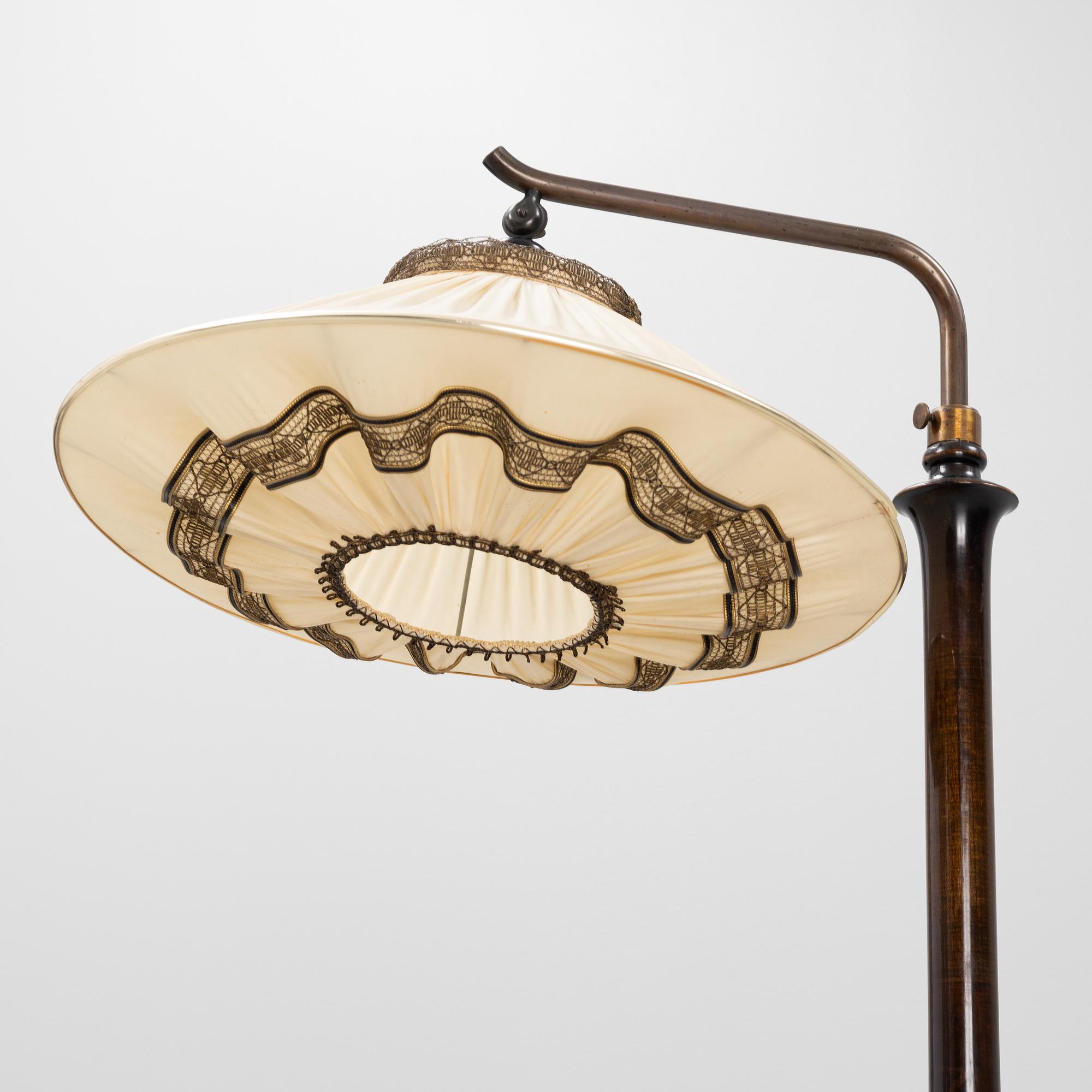 A 1930s sidetable with a lamp.