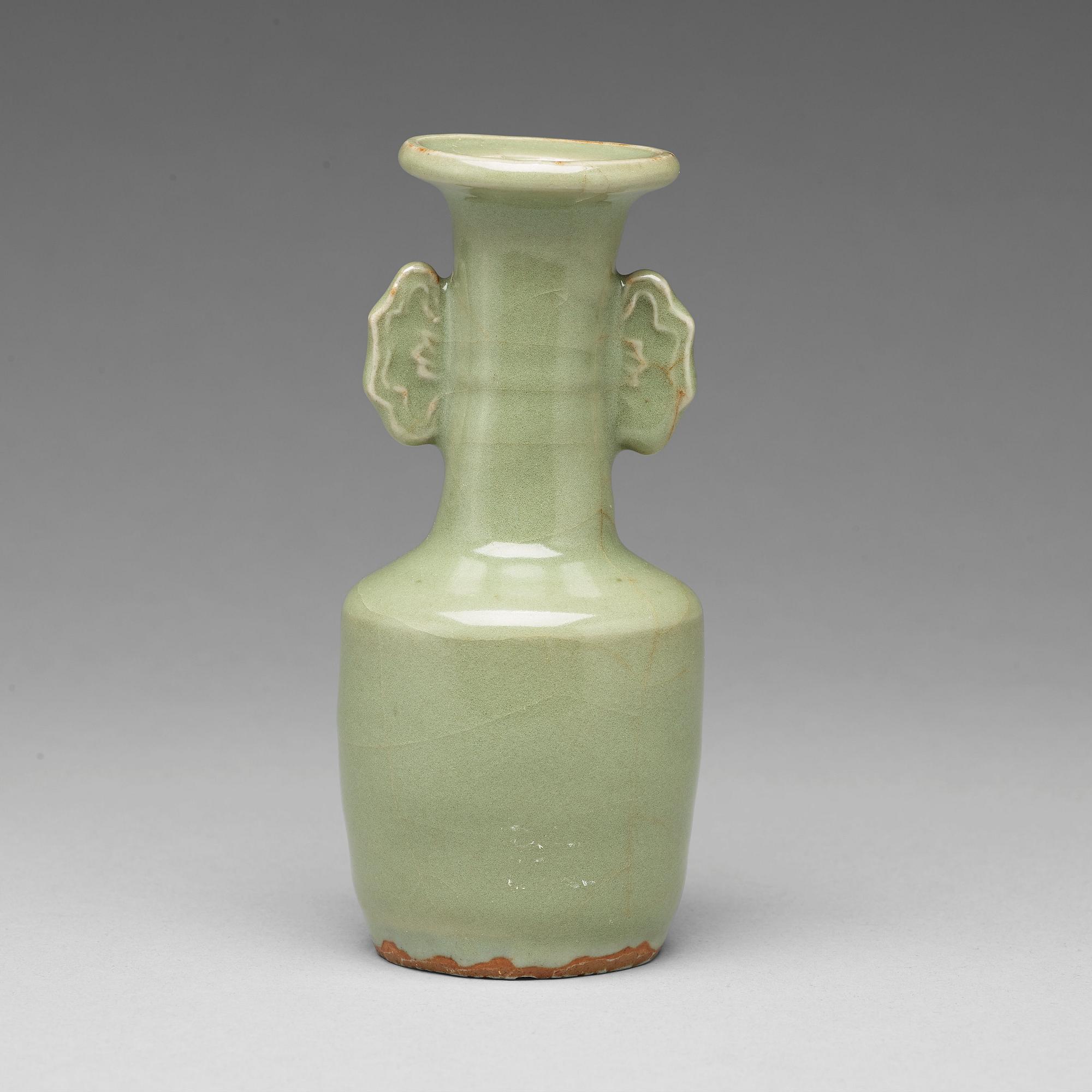 A mallet shaped celadon glazed vase, Yuan/Ming dynasty.